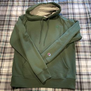 Champion hooded men’s sweatshirt.